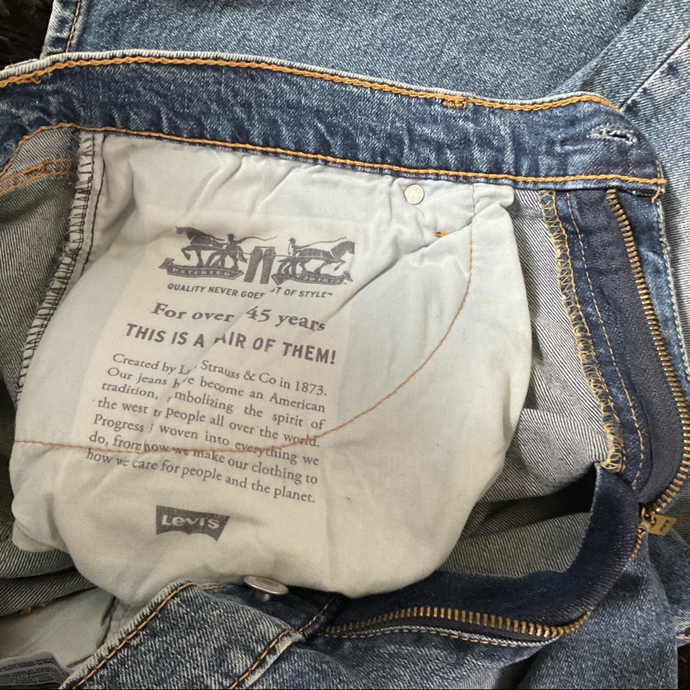 “LEVI STRAUS” Men’s 541 Medium Wash Athletic Fit Jeans. - Picture 11 of 15